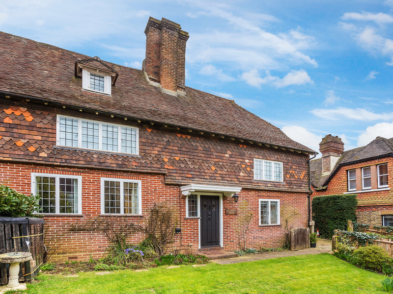 4 Bed House Semi For Sale in Cuckfield